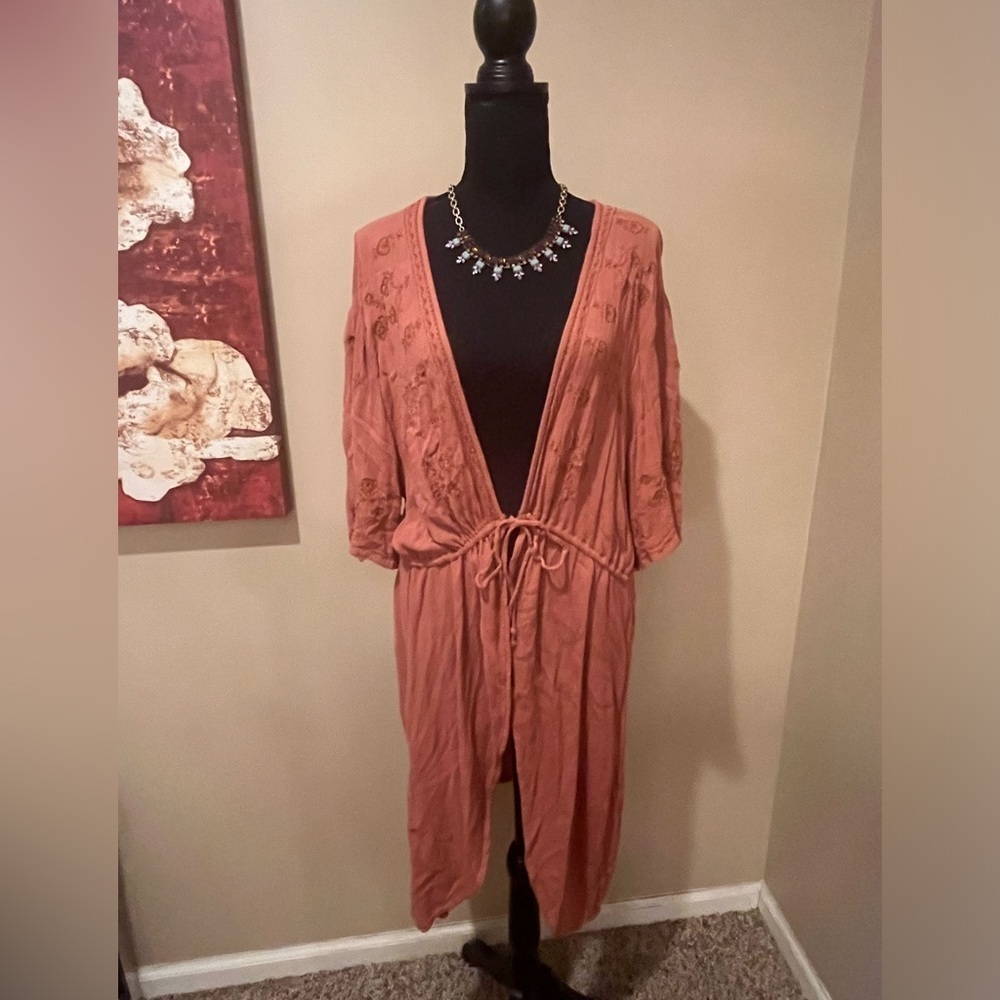 Maurice’s Dusty Coral Embroidered Kimono, size XXL